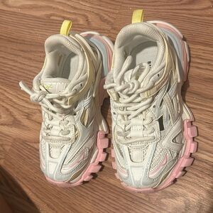 Kids Balenciaga (Lilgirl) worn 3times in condition doesn’t come with box or bag
